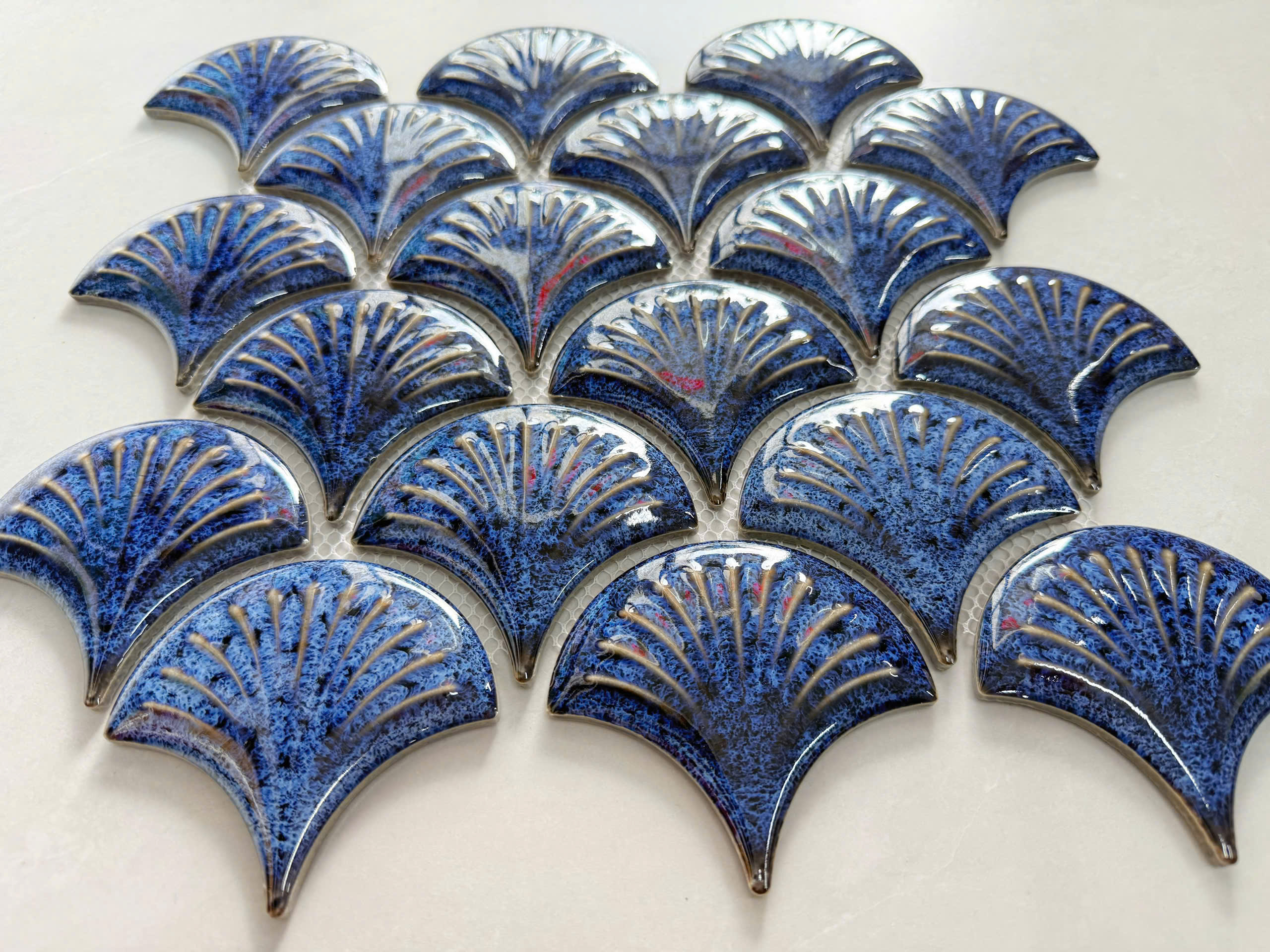 Gạch vảy cá màu xanh dương