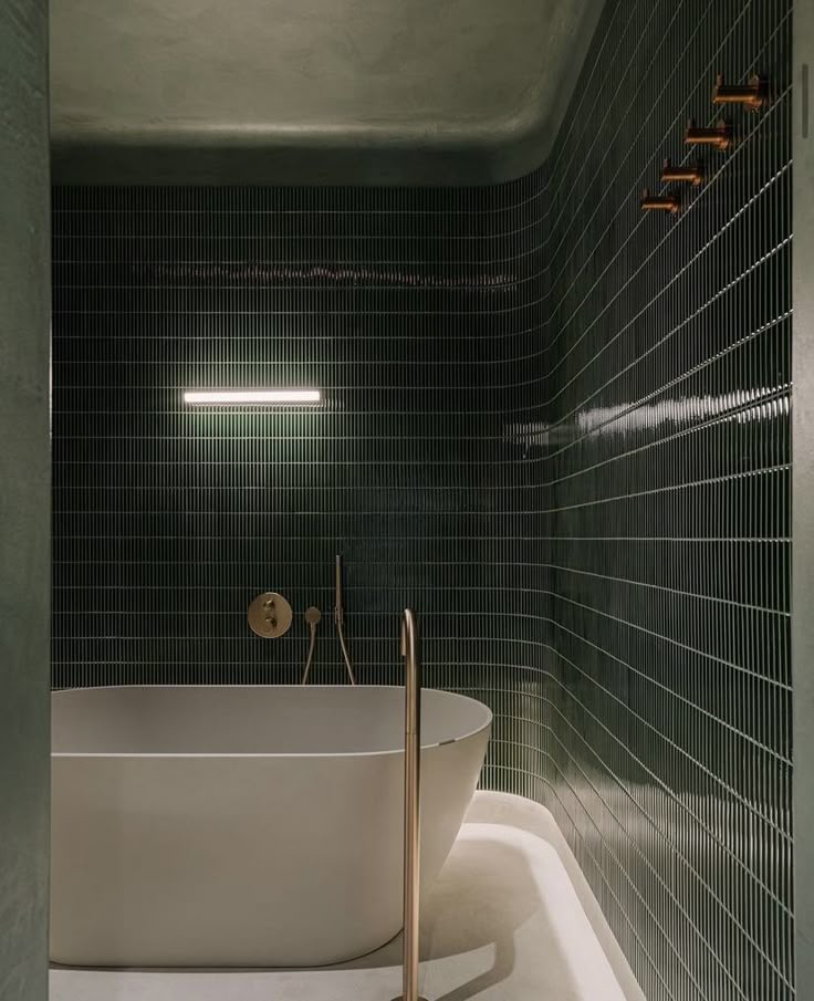 Mẫu gạch thẻ mosaic màu xanh rêu ốp tường nhà tắm