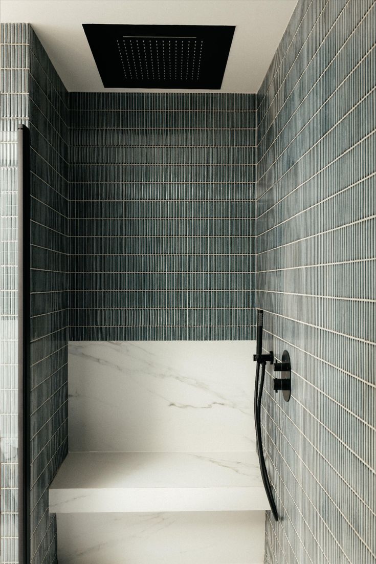 Gạch mosaic màu xanh lá ốp nhà tắm