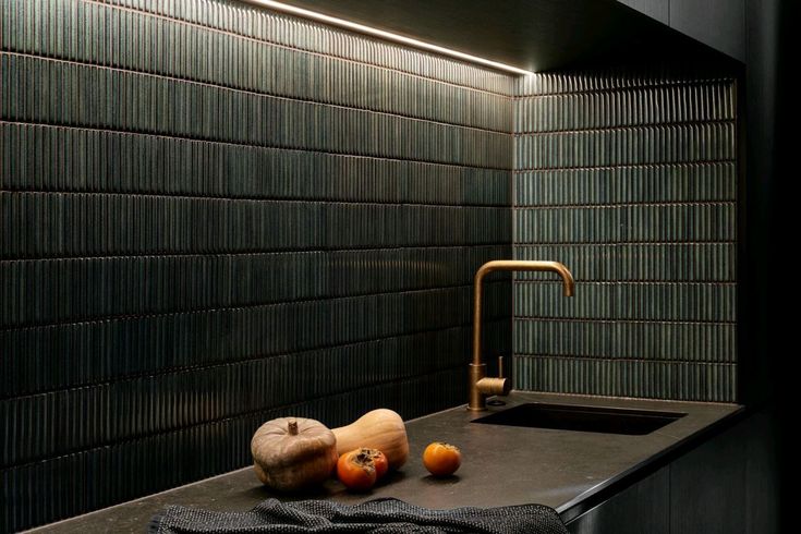 Gạch mosaic màu xanh ốp bếp mã MHT018