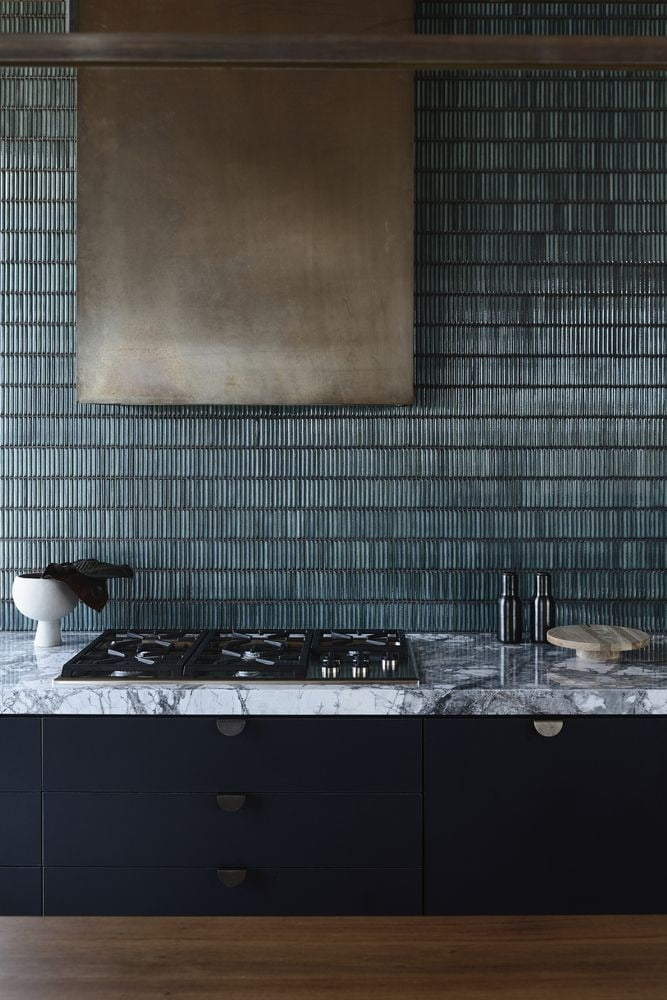 Gạch mosaic màu xanh ốp bếp mã MHT018