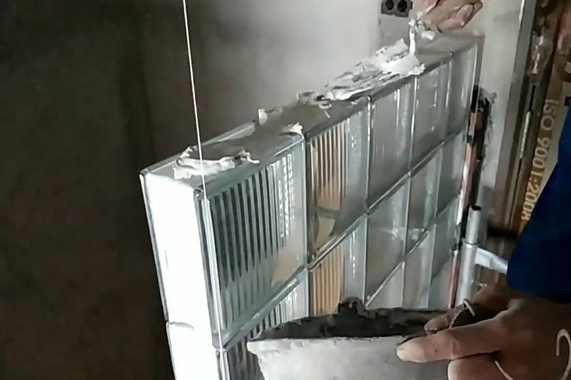 Chuẩn bị keo dán gạch