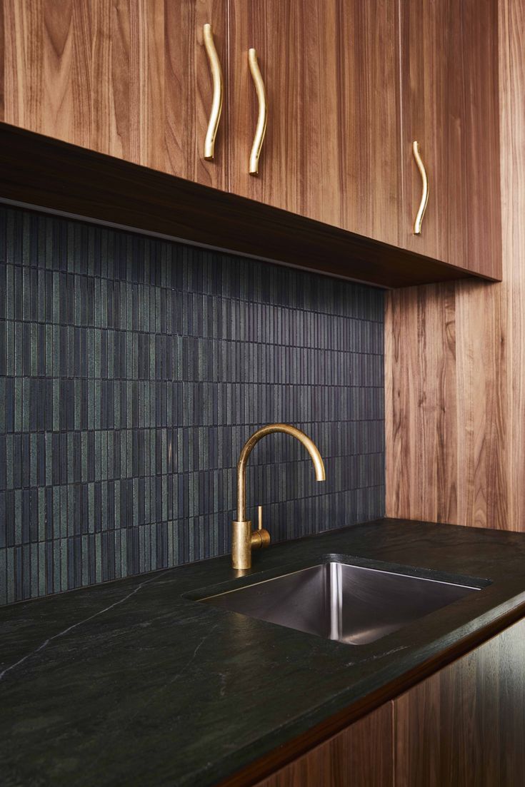 Mẫu gạch thẻ mosaic ốp tường bếp