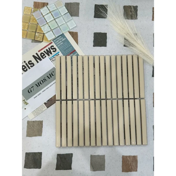 Vỉ mosaic màu kem sữa bóng trơn