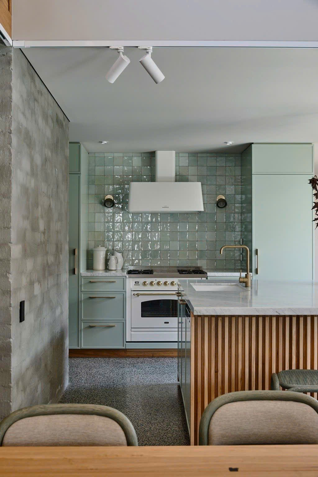 Gạch thẻ vuông 125x125 ốp bếp