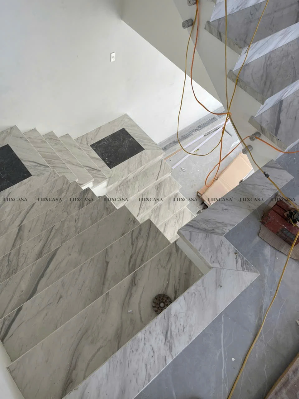 Đá nung kết Carrara làm cầu thang (1)