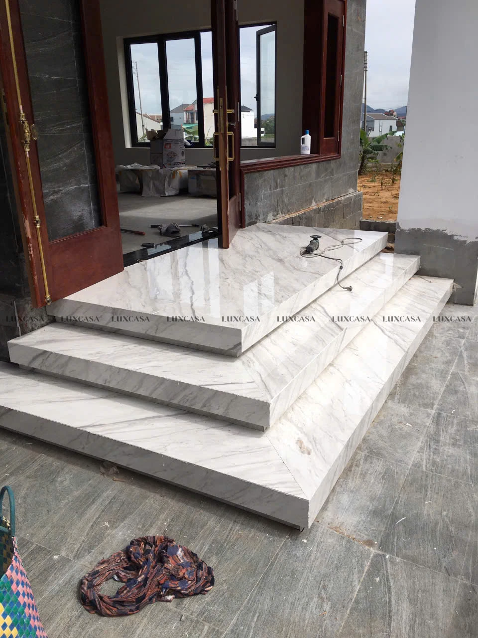 Đá nung kết Carrara ốp bậc tam cấp