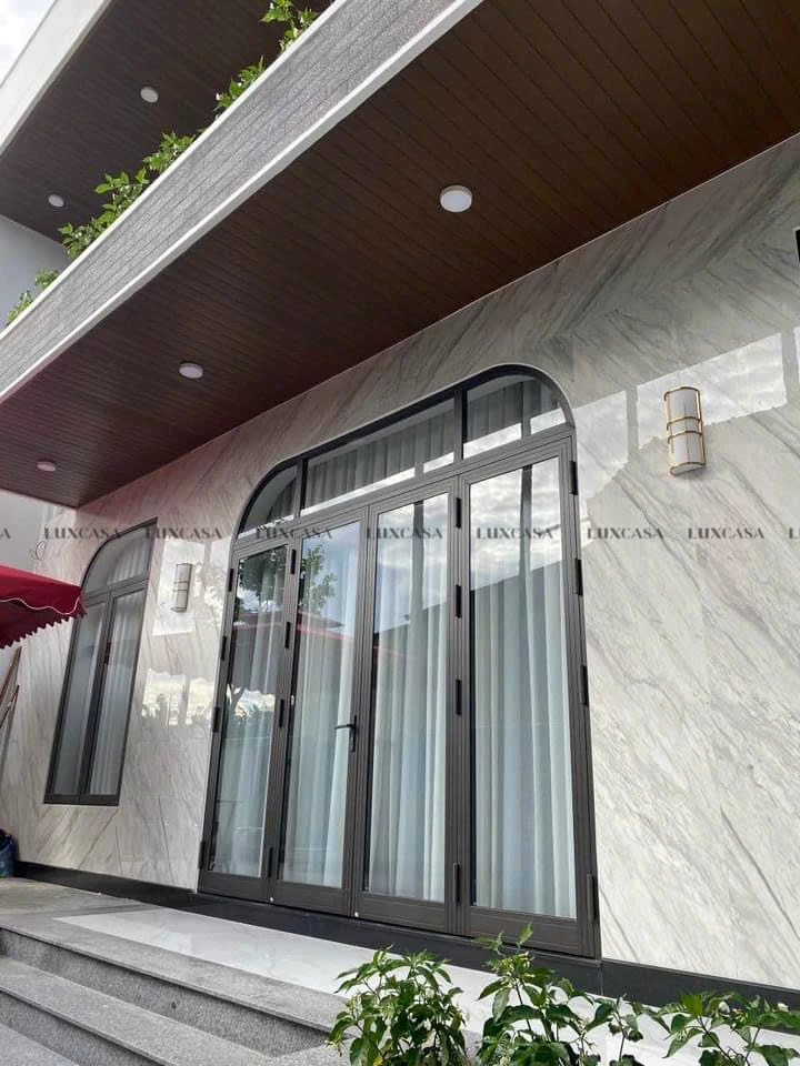 Đá nung kết Carrara ốp mặt tiền nhà (1)