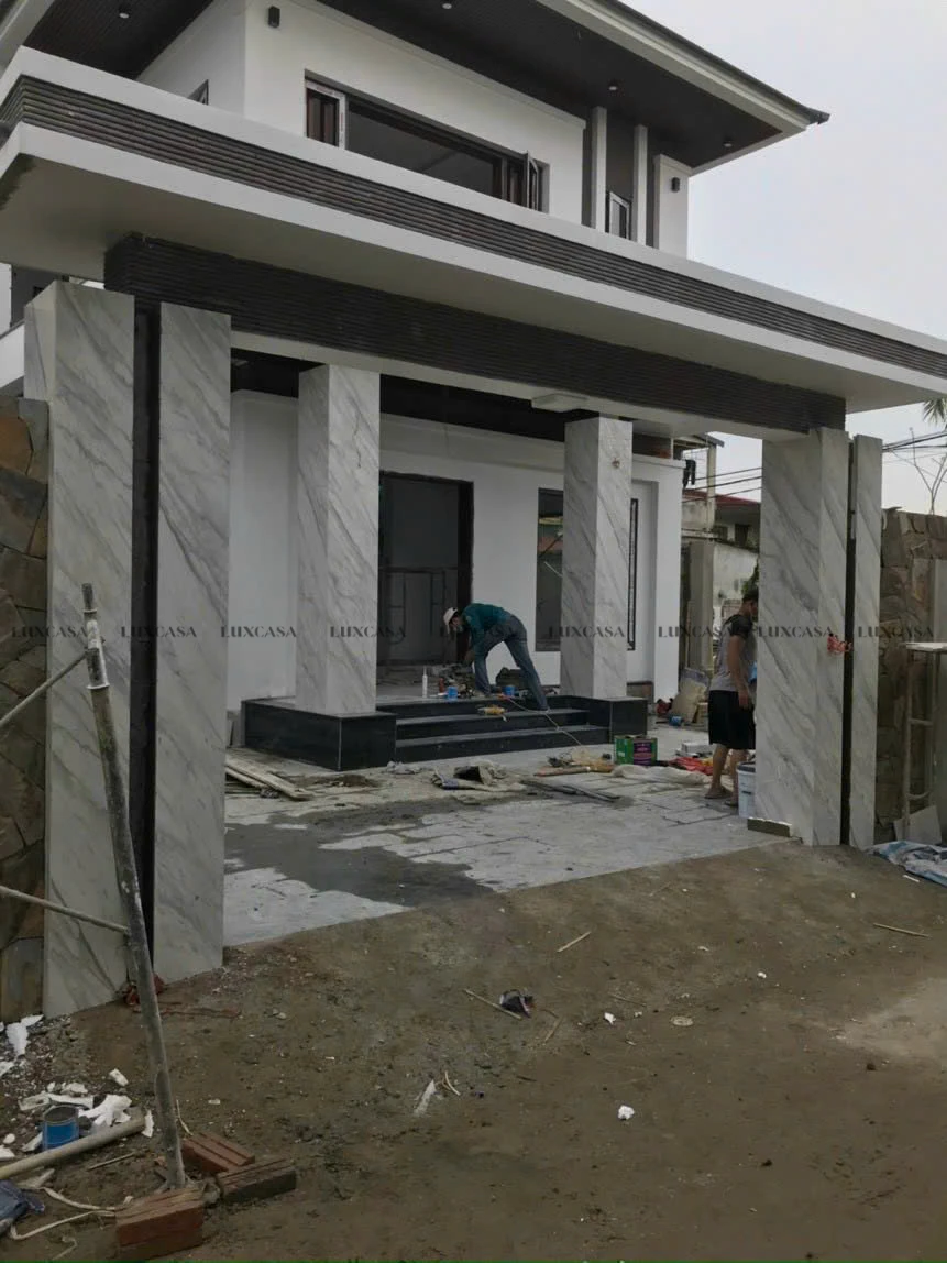 Đá nung kết Carrara ốp cột nhà