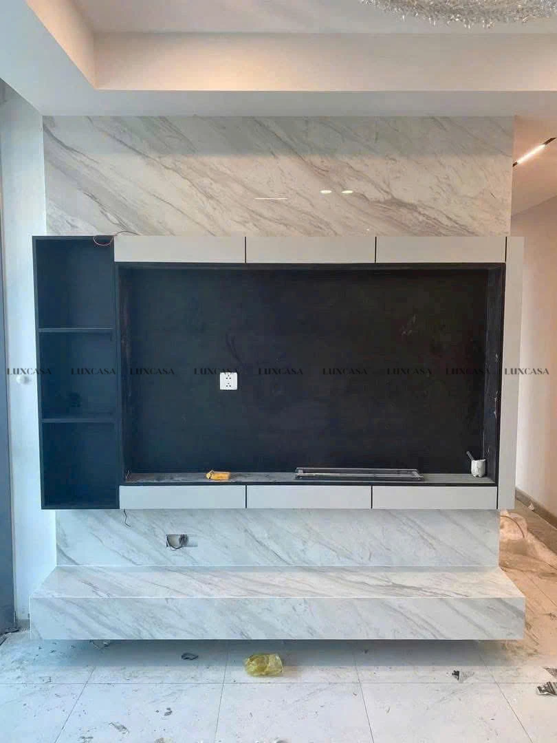 Đá nung kết Carrara ốp vách tivi