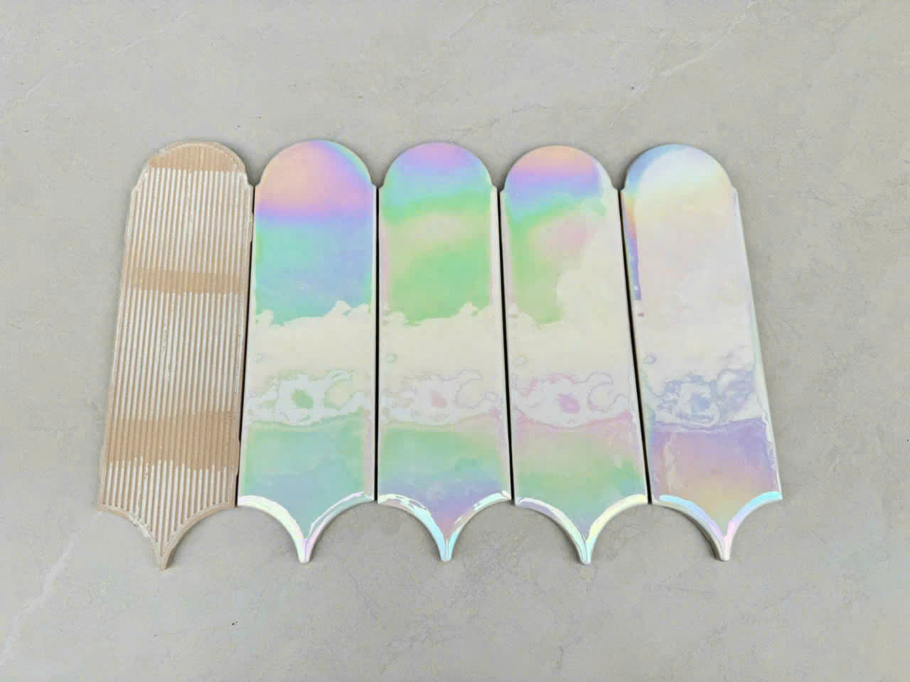 GẠCH LÔNG VŨ M930-01 HOLOGRAM (4)