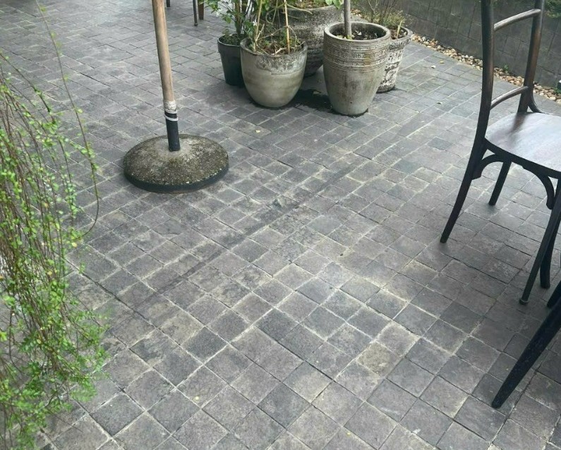 Đá bazan khò lửa 10x10 lát sân chống trơn