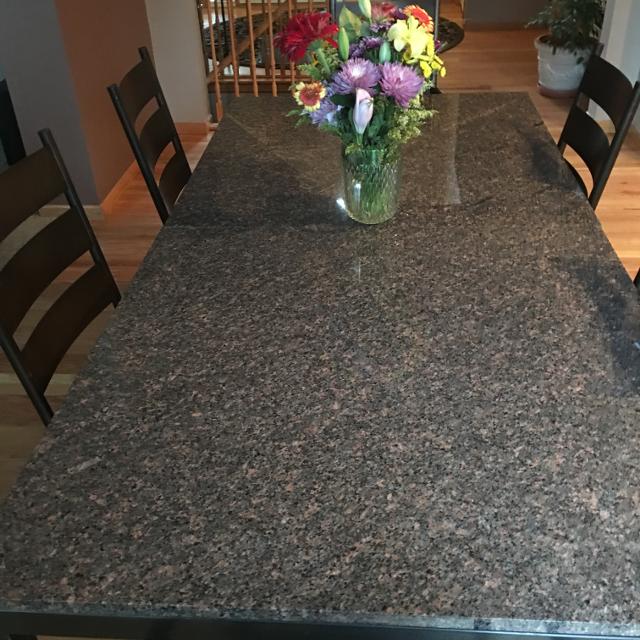 Đá granite làm bàn ăn