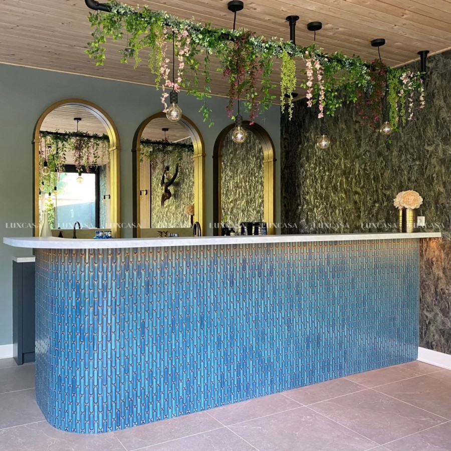 Mẫu gạch mosaic xanh dương đàu tròn ốp cửa hàng kinh doanh