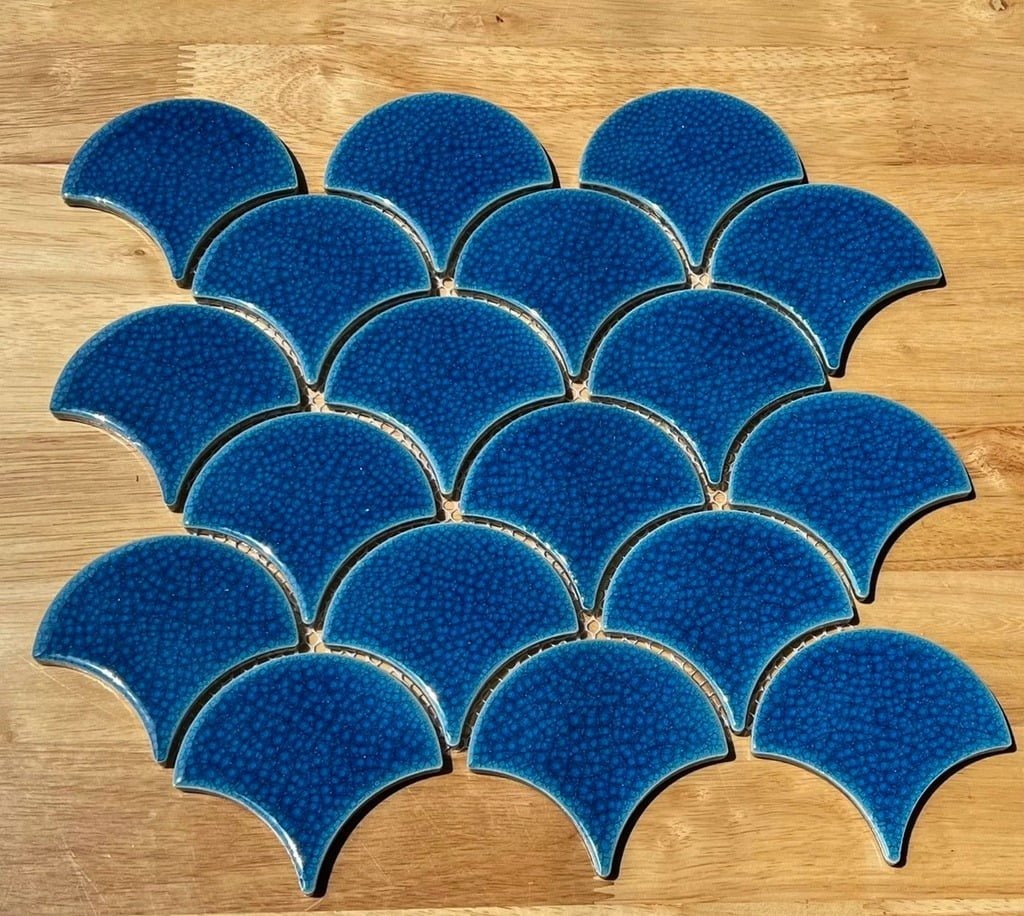 Gạch mosaic vảy cá men rạn màu xanh dương
