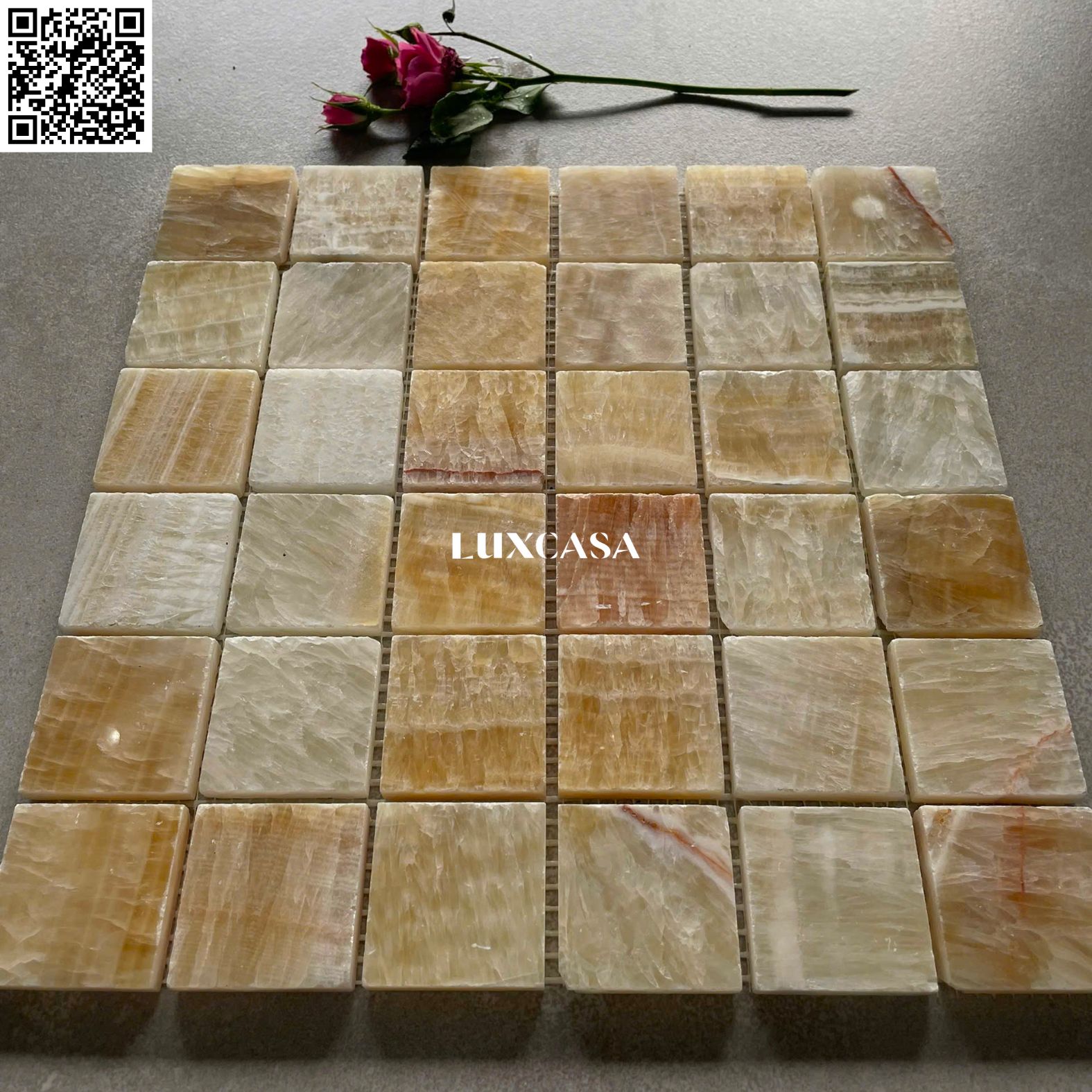 Mosaic đá onyx vàng