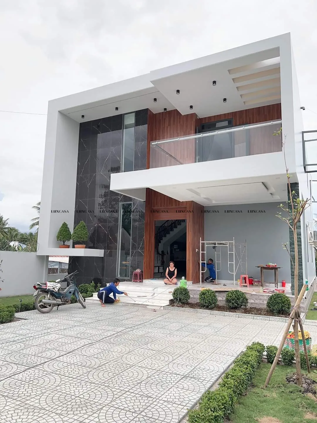 Mẫu gạch màu đen ốp mặt tiền nhà ở Quận 10