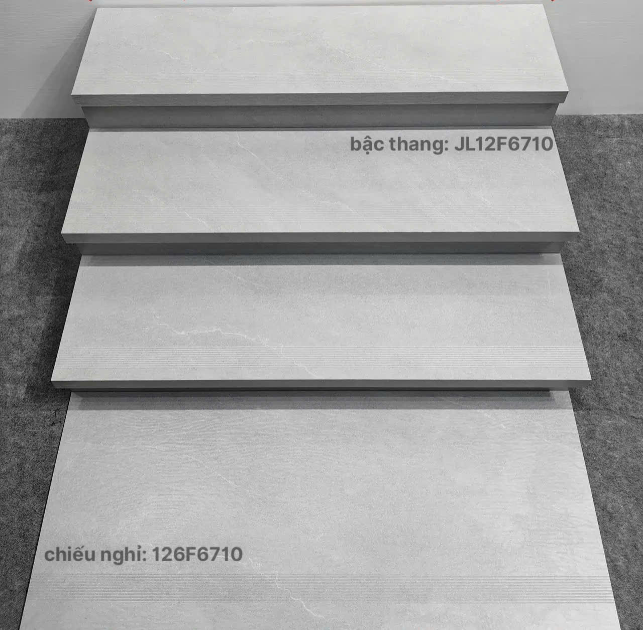 Gạch cầu thang mờ chống trơn LUF6710