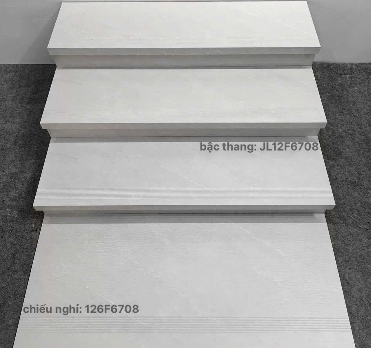 Gạch cầu thang xám trắng LUF6708