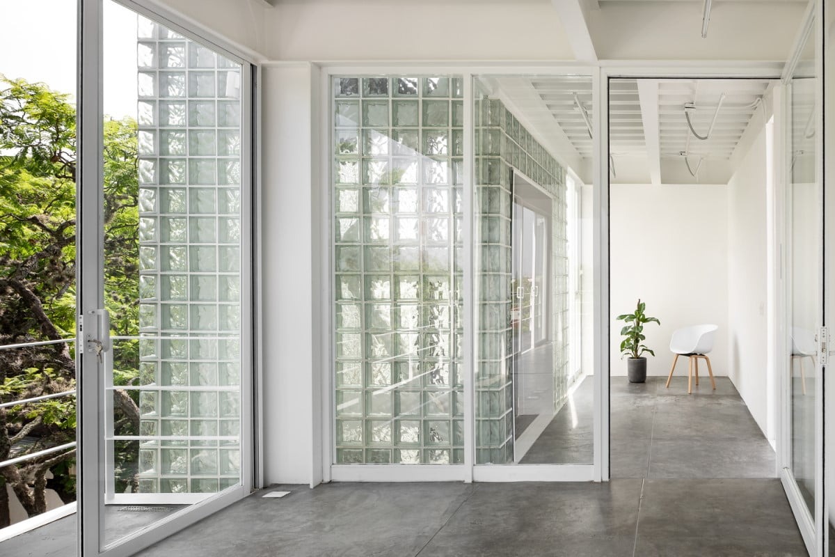 Gạch kính lấy sáng ốp mặt tiền