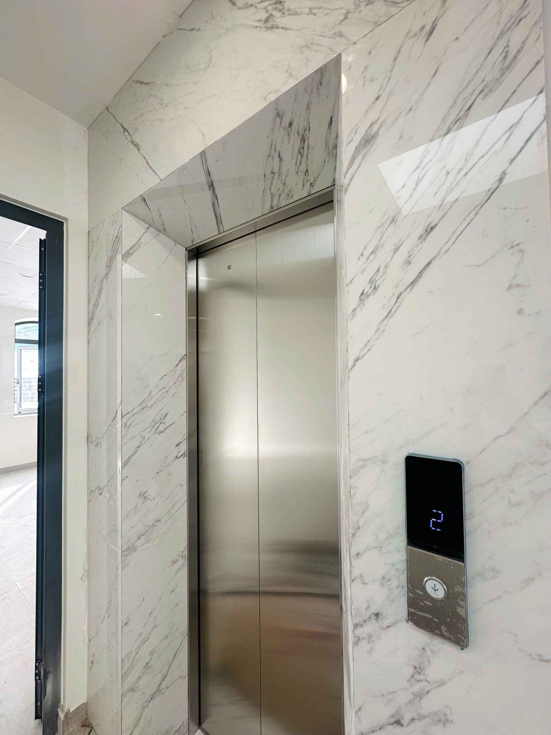 Đá nung kết ốp thang máy 1632LUST-BI-GL