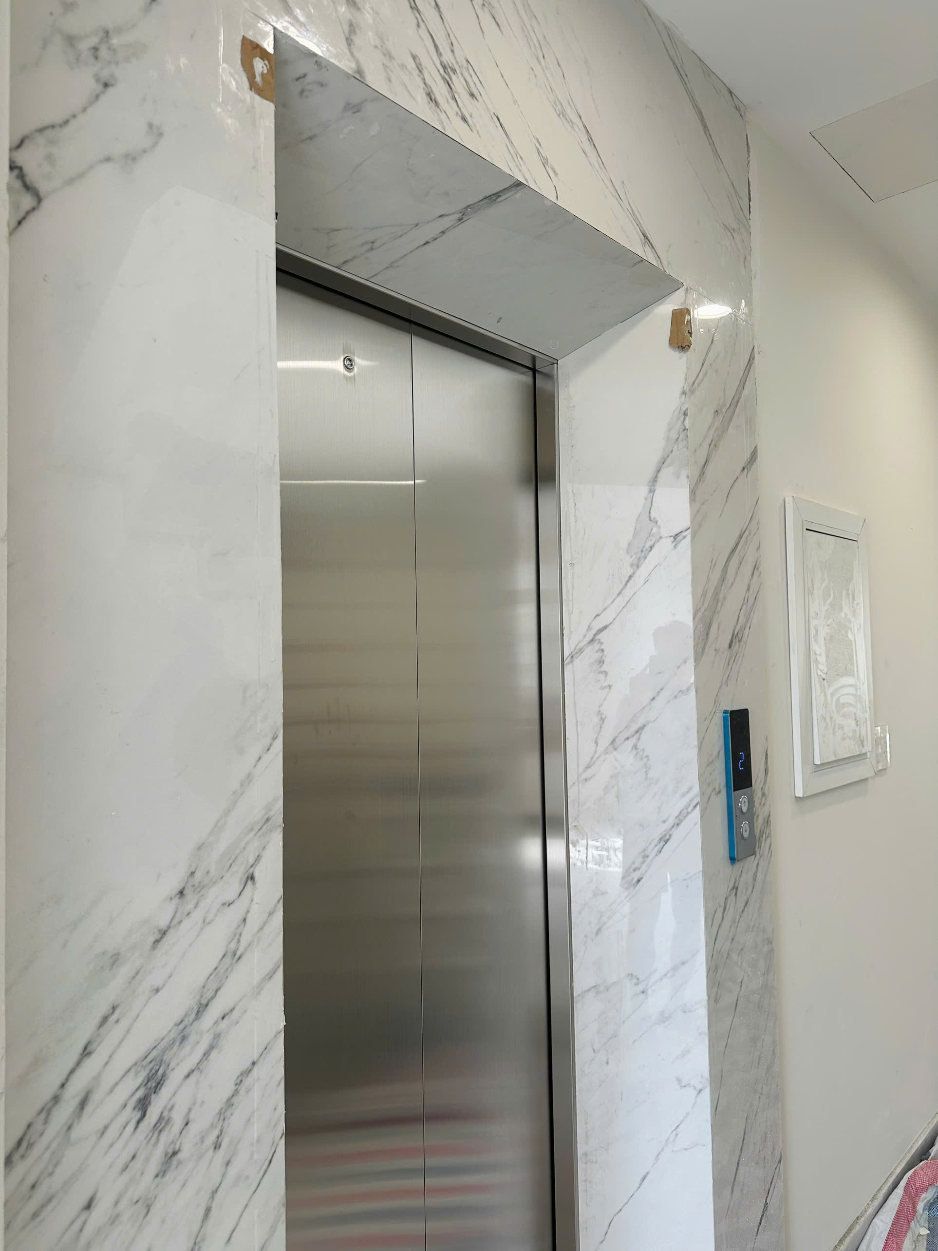 Đá nung kết ốp thang máy 1632LUST-BI-GL