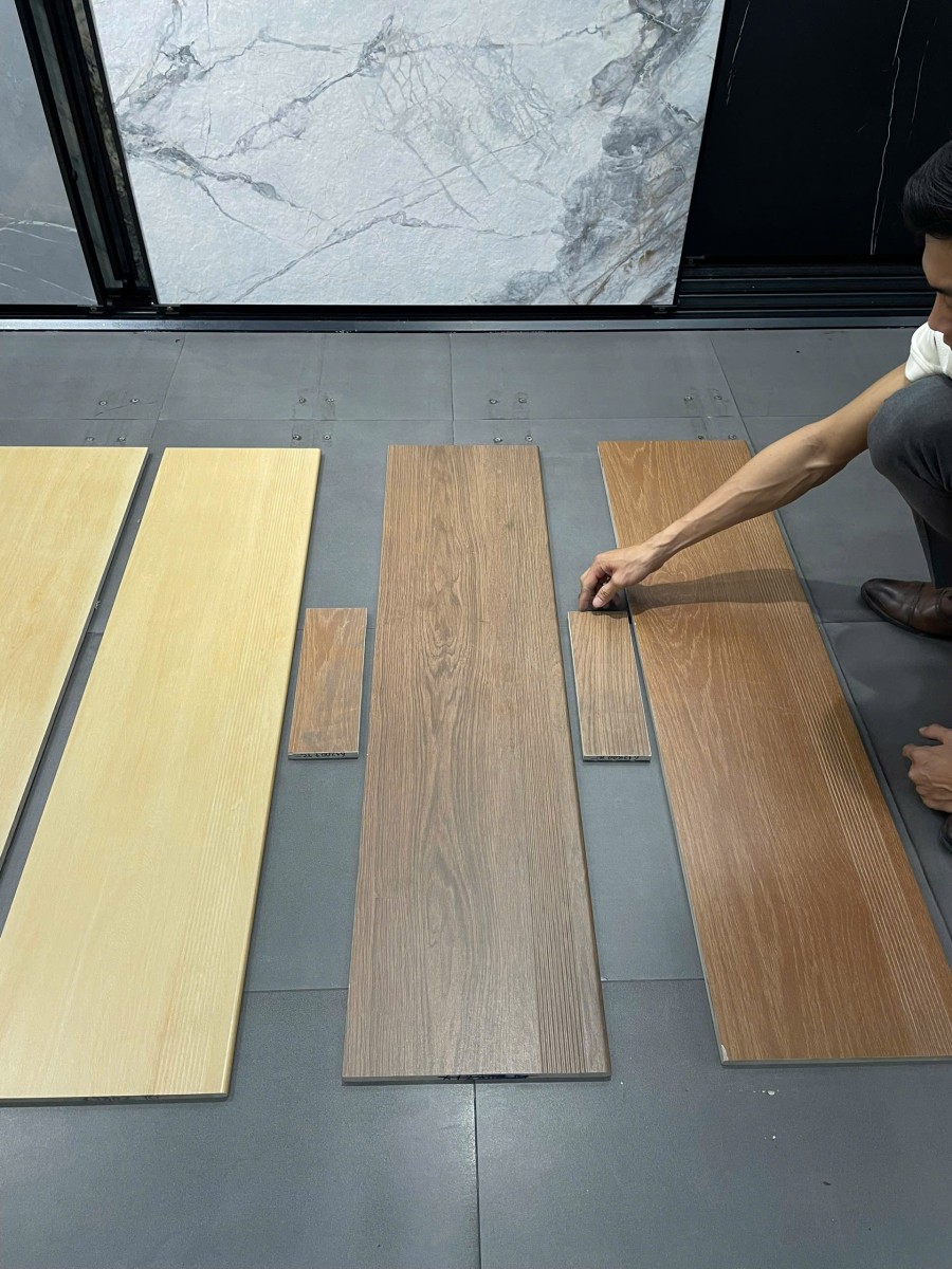 Gạch giả gỗ ốp cầu thang