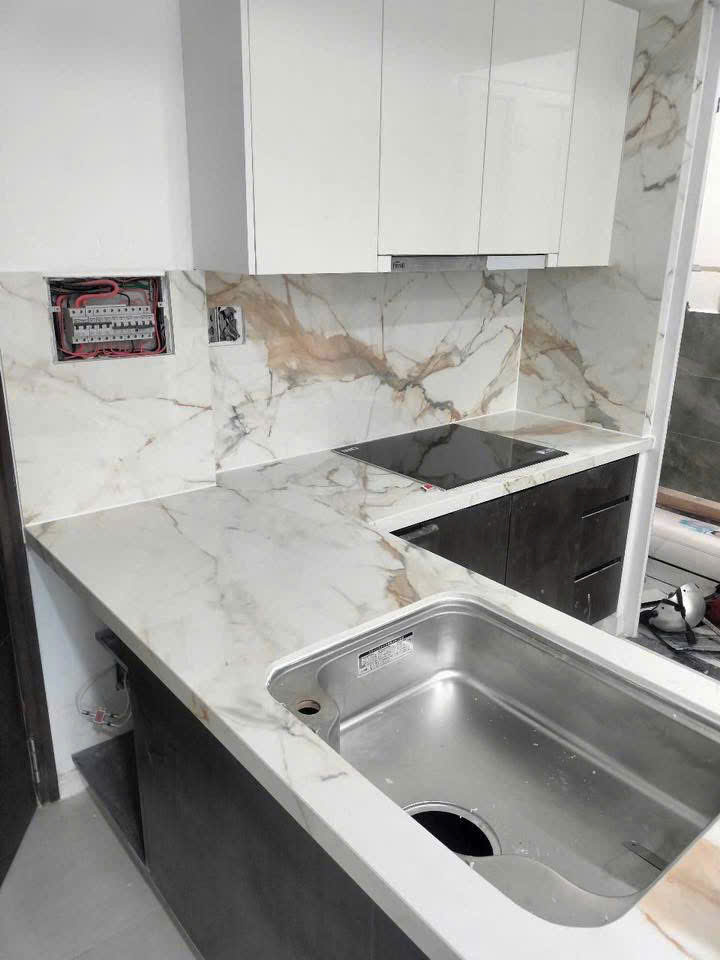 Đá nung kết ốp tường bếp