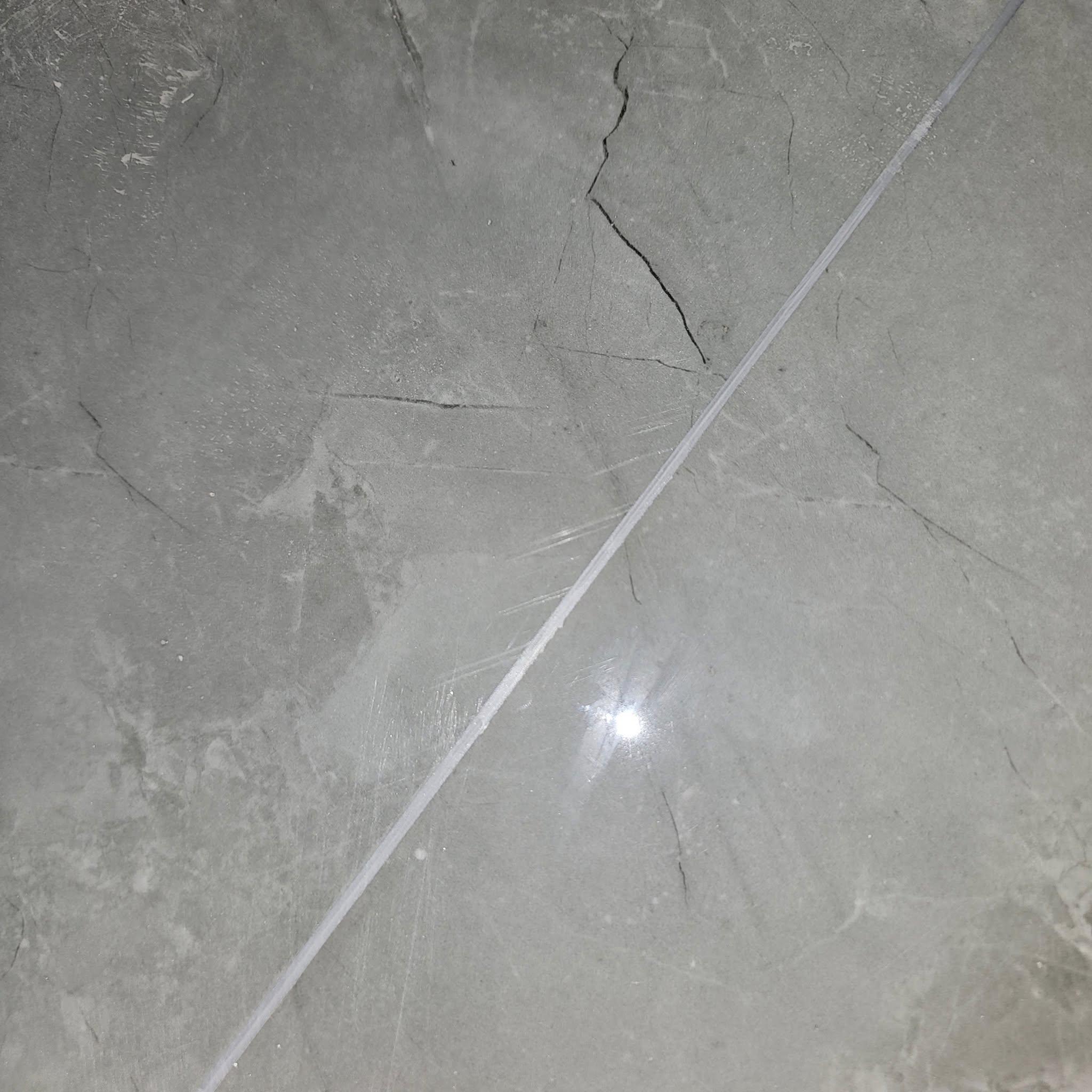 Gạch bị xước do quá trình sử dụng