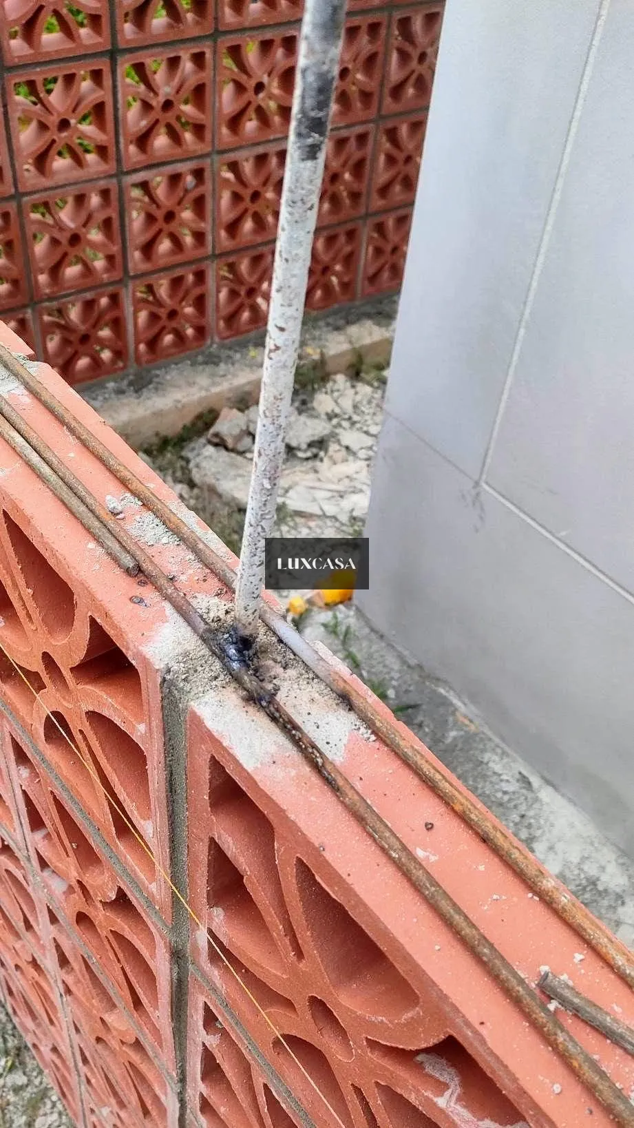 Gia cố tường gạch bông gió bằng thép