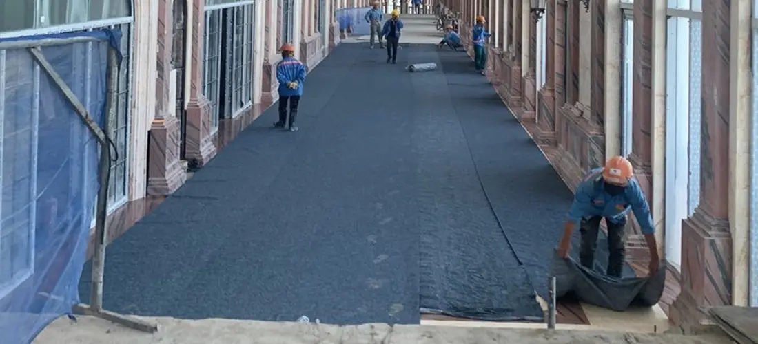 Thảm trải sàn khi thi công gạch ốp lát