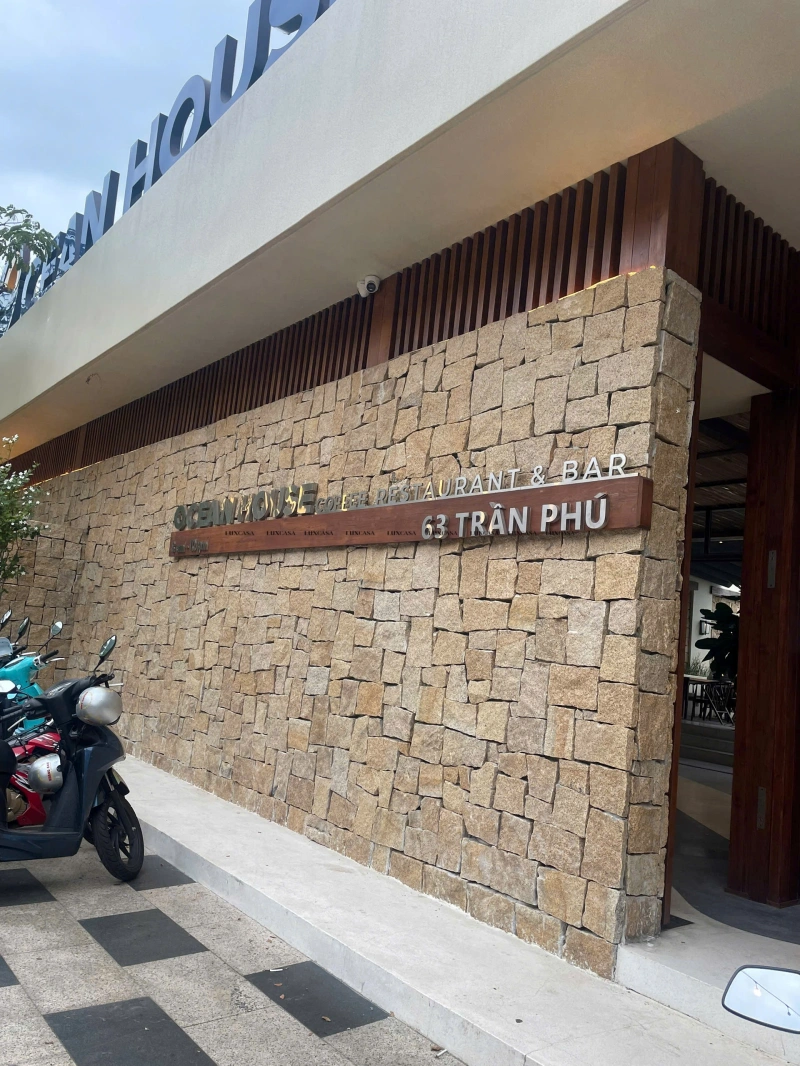 Đá rối vàng Bình Định ốp ngoài trời