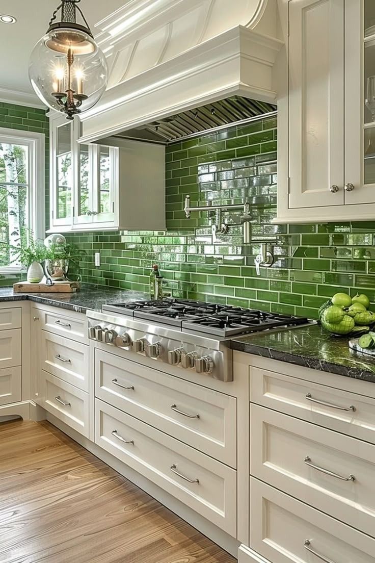 Gạch thẻ màu xanh ốp bếp kiểu sole truyền thống