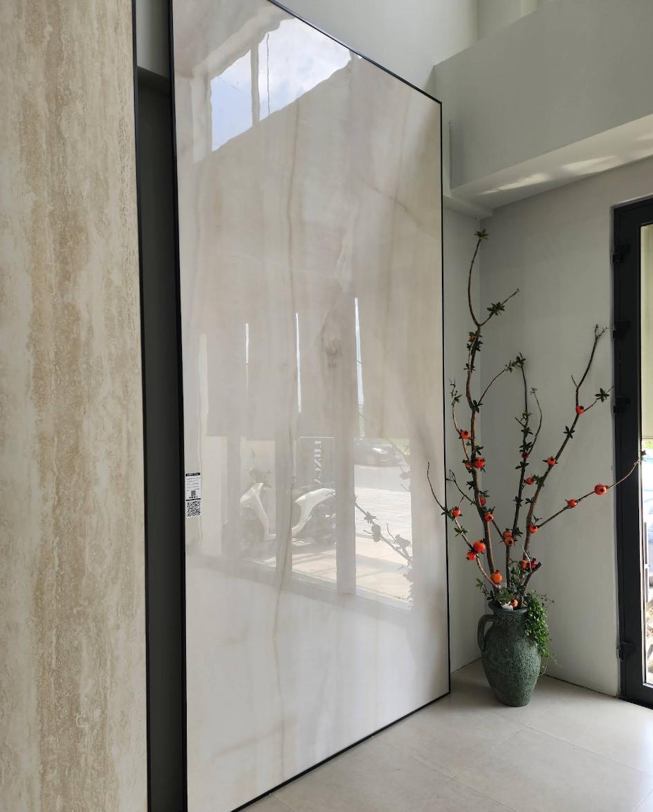 Cửa hàng gạch men Bình Trưng Luxcasa