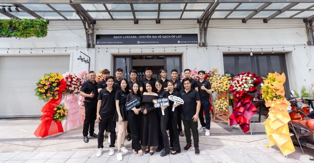 Cửa hàng gạch men Bình Trưng Luxcasa